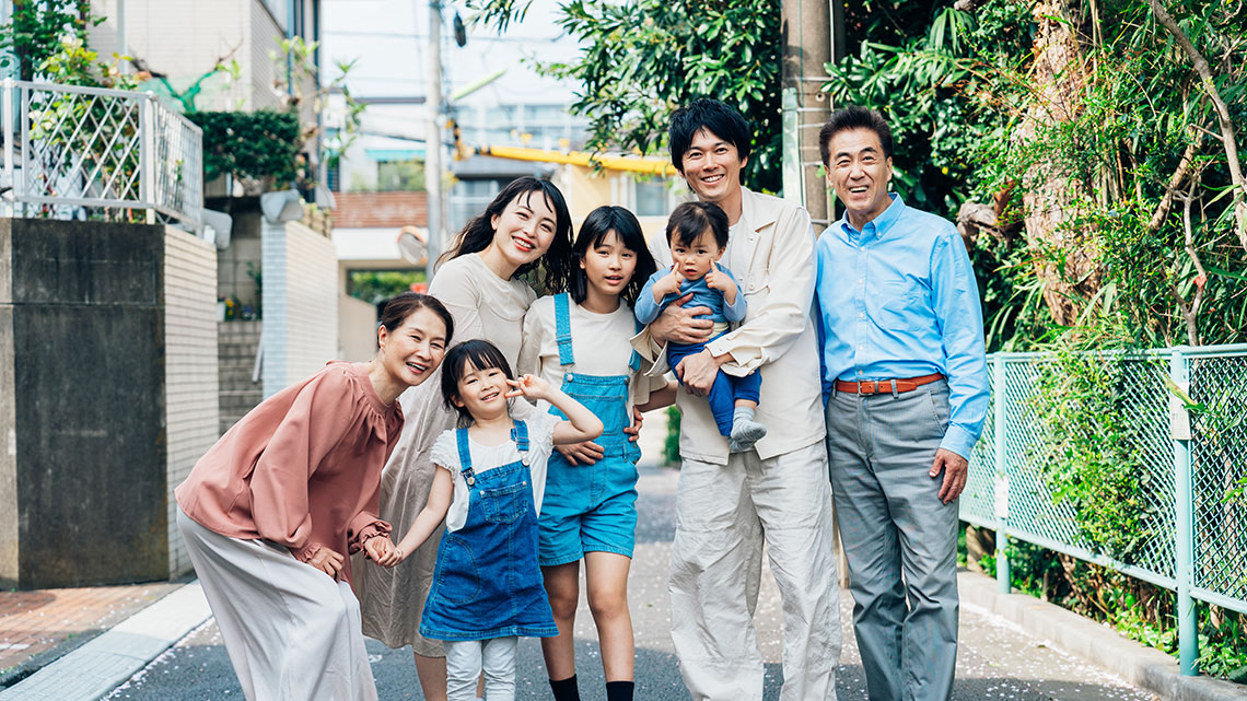 A group of family members posing for a picture outdoors.