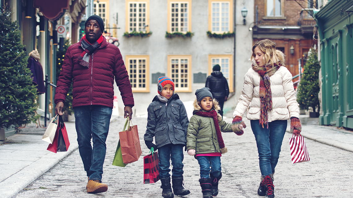 A family shopping in the streets of Quebec