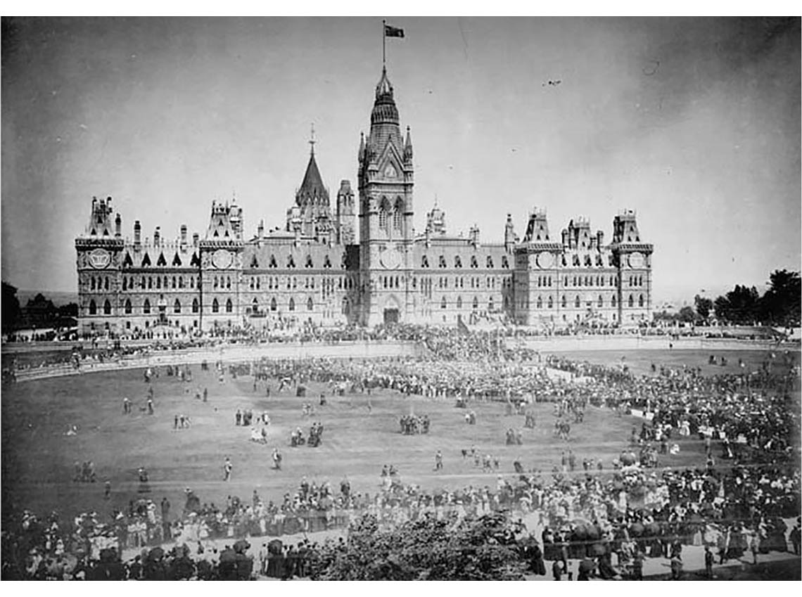 Soldiers in Ottawa that have just returned from the Boer War.
