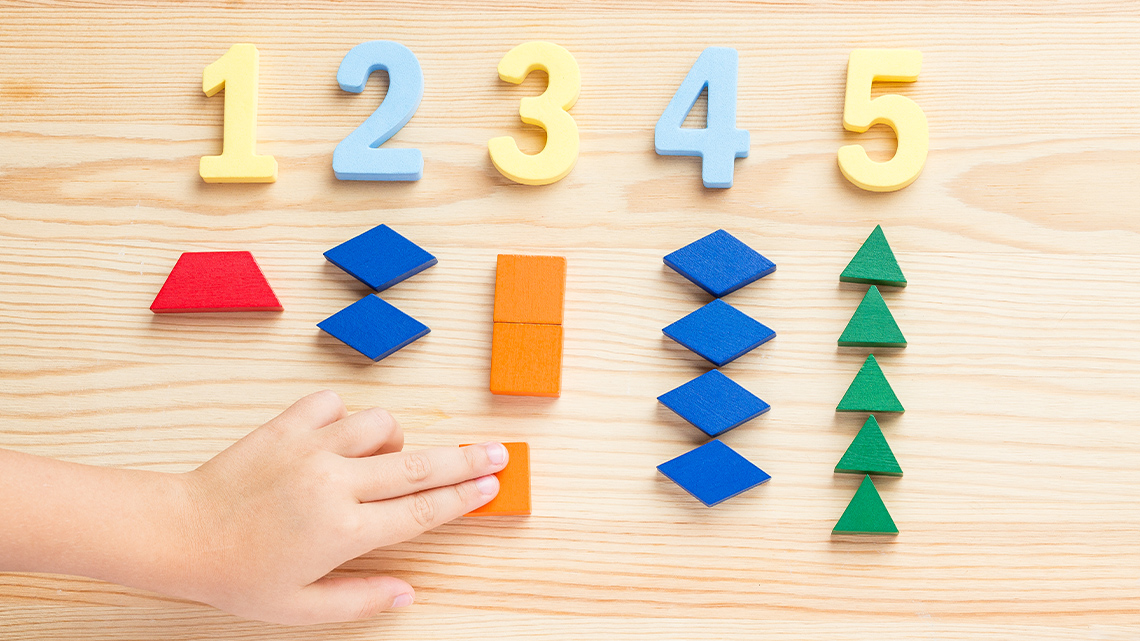 Numbers 1 to 5 are shown with matching groups of shapes below.
