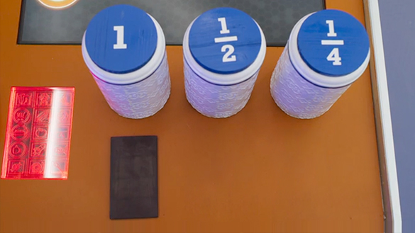 cookie jars labelled 1, 1 ∕ 2, and 1 ∕ 4