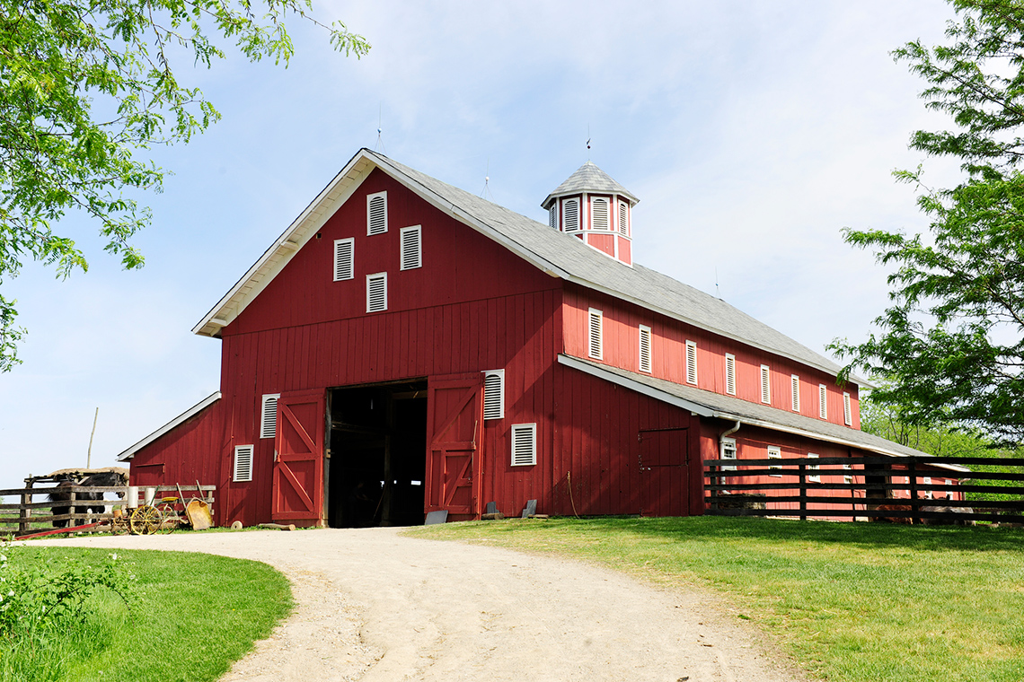 A barn. It has a rectangular base and a triangle roof on top.
