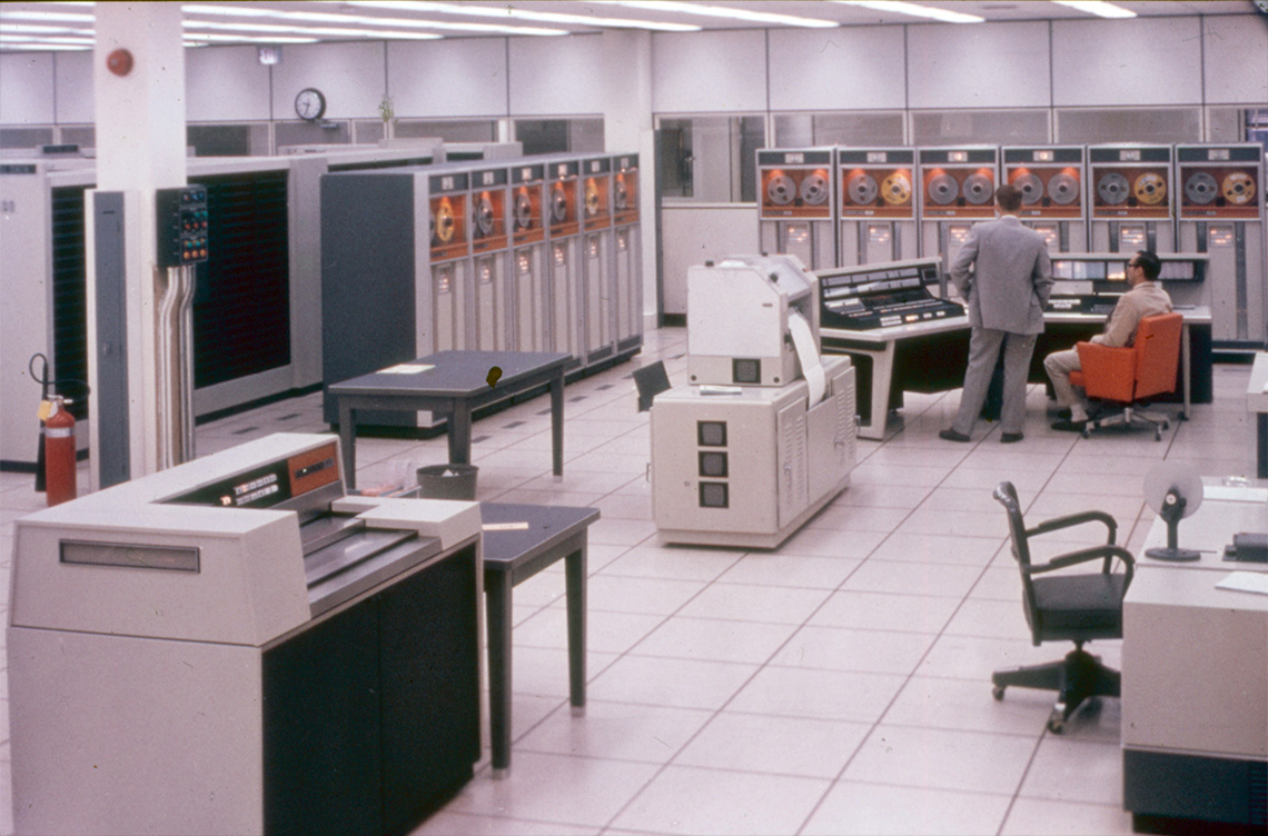 ASA computer room at the Manned Space Centre in the 1960s with many computers.