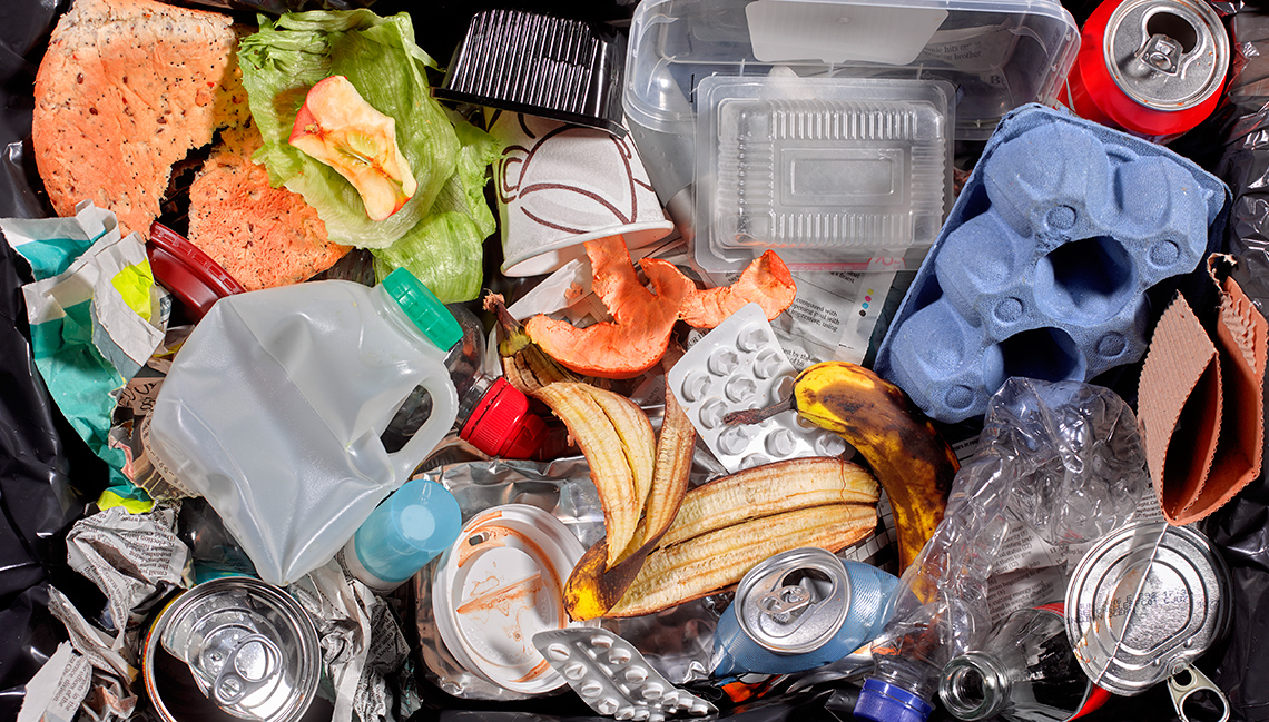 A bunch of garbage in a bin. 