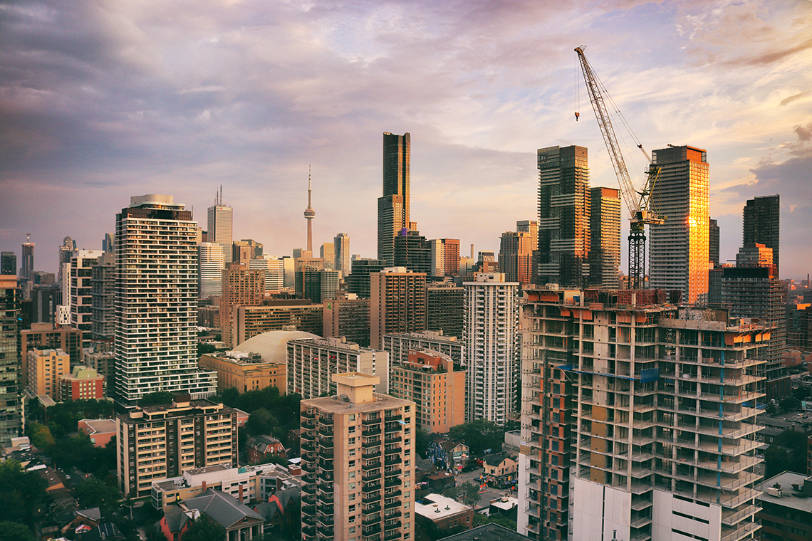 A view of the city of Toronto, with the CN tower in the background.