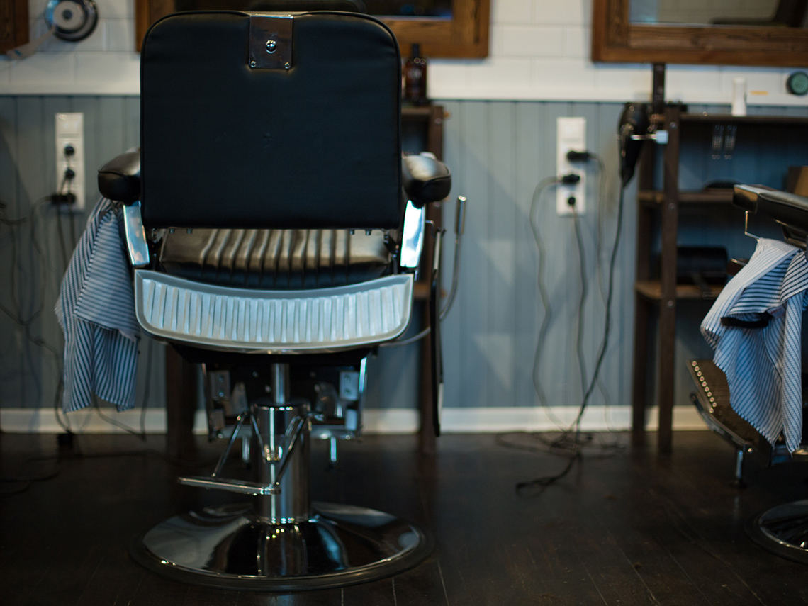 Hairdresser chair with pedal that raises and lowers the chair.