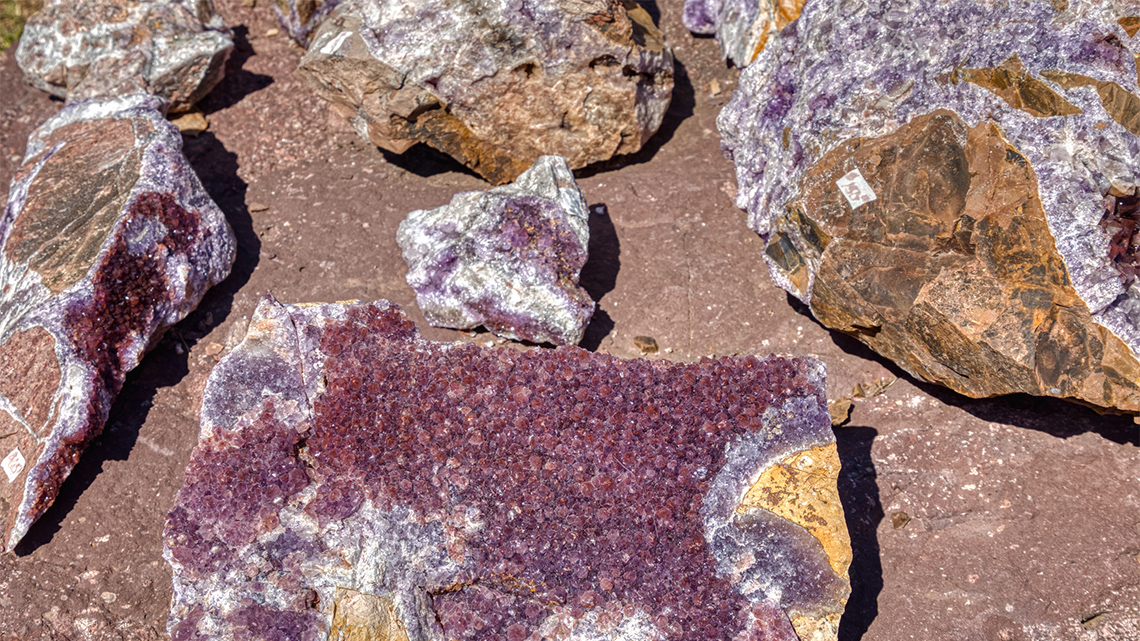 There are six mineral rocks varying in shape and size.