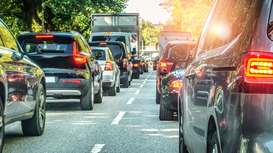 There are multiple vehicle facing forward that are in a traffic jam.